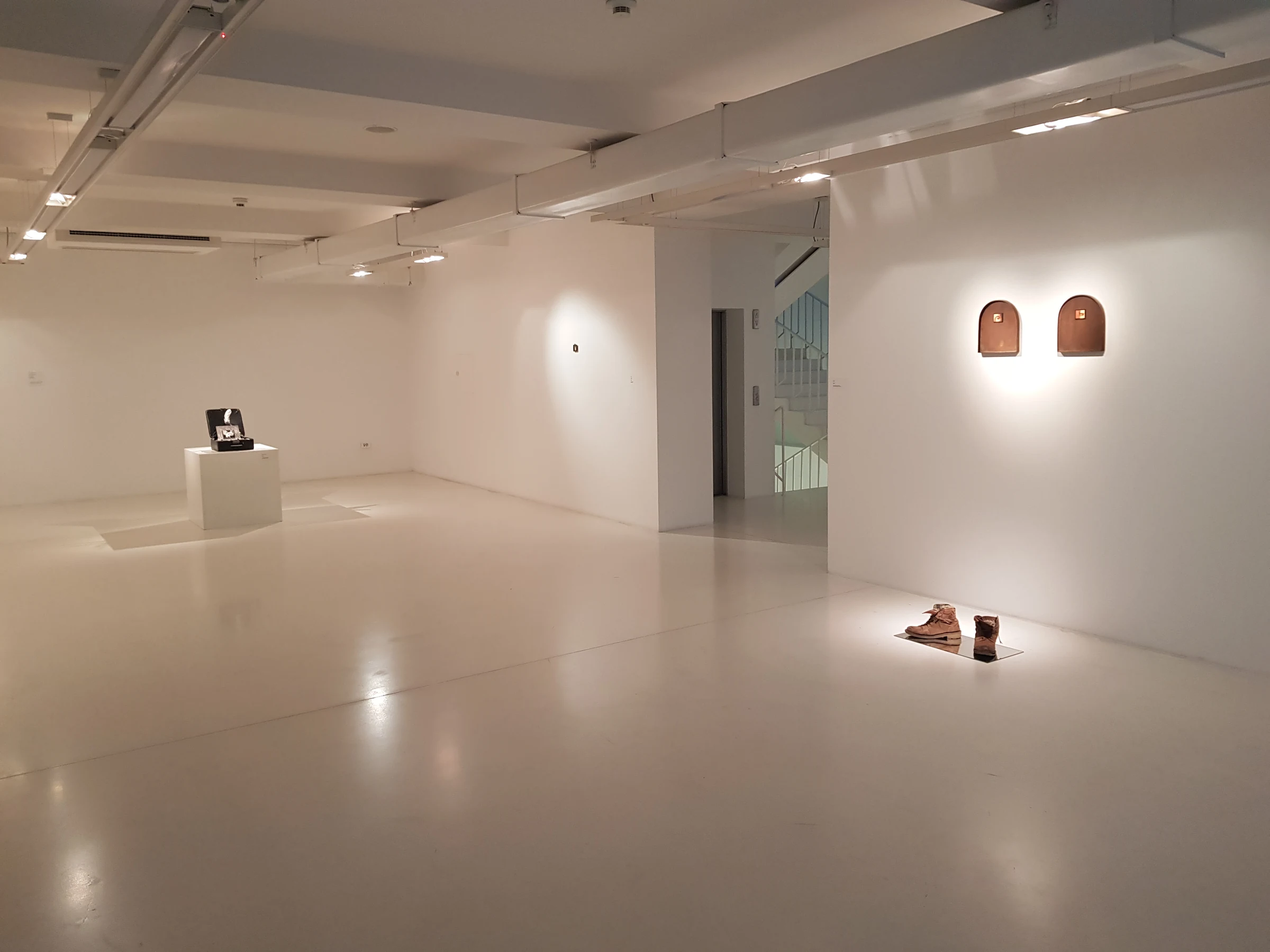Atom (2018) — shoes, stones, mirror, wood, photograph by Siniša Radulović